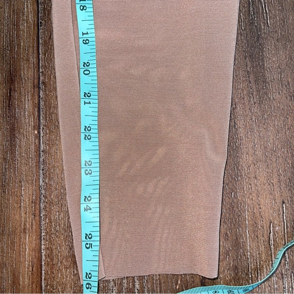 SKIMS Women’s L Sheer Sculpt Low Back Cropped Legging in Ochre NWT Sz Large - Picture 7 of 9